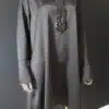Satynowa sukienka z krawatem - obrazek 2