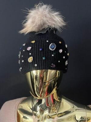 Czapka zimowa z ozdobną aplikacją Czarna rozmiar Uniwersalny