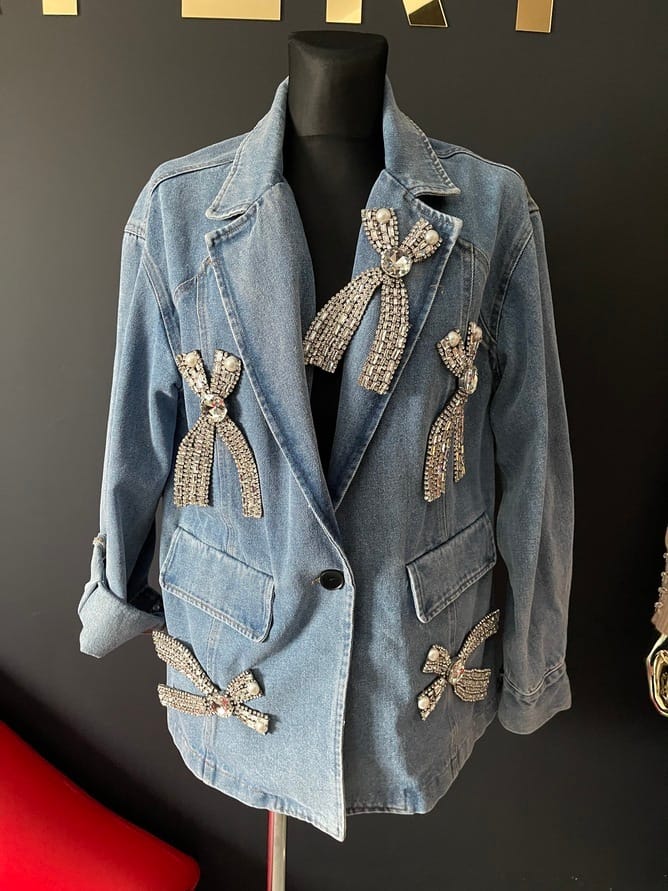 Kurtka Jeansowa z ozdobną aplikacją rozmiar Uniwersalny