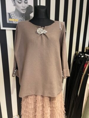 Sweterek Fango z ozdobną biżuterią rozmiar Uniwersalny