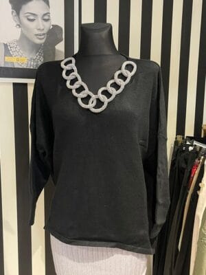 Sweterek czarny z ozdobną kolią rozmiar Uniwersalny